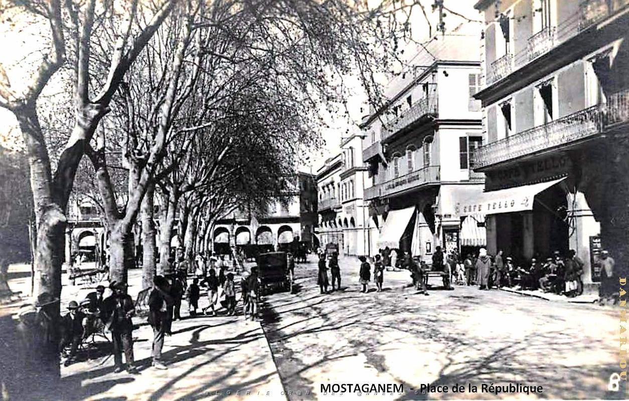 Mostaganem - Place de la Republique - Cafe Tello.jpg